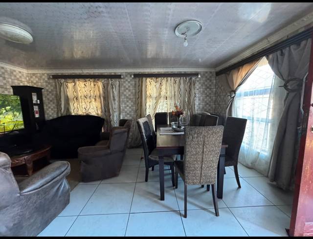 5 BEDROOM HOUSE FOR SALE IN FOREST VILLAGE